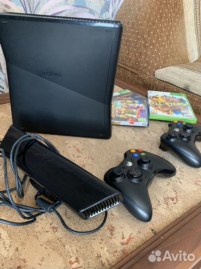 Xbox 360 + 2 Геймпада, Kinect и 3 диска