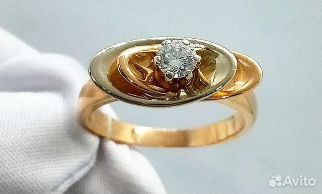 Кольцо с природным камнем Золото