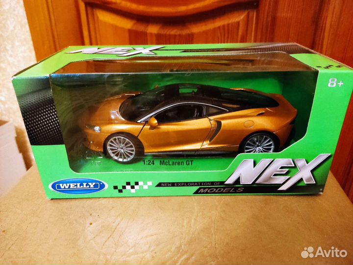 Машина welly McLaren GT