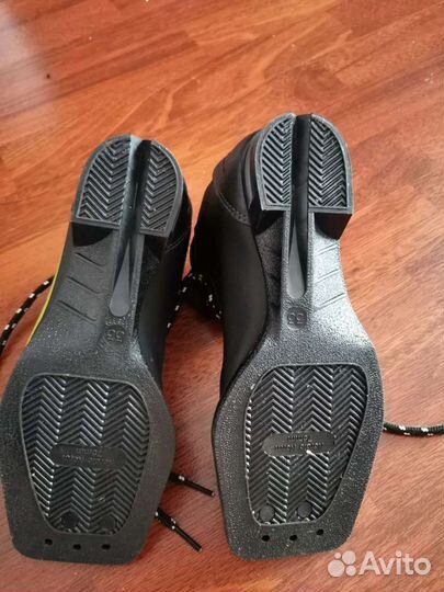 Лыжные ботинки