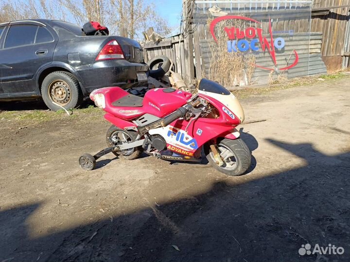 Детский мотоцикл с четырьмя колесами