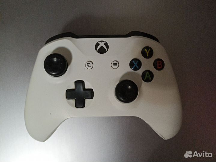 Xbox One s игровая приставка, в отличном состоянии