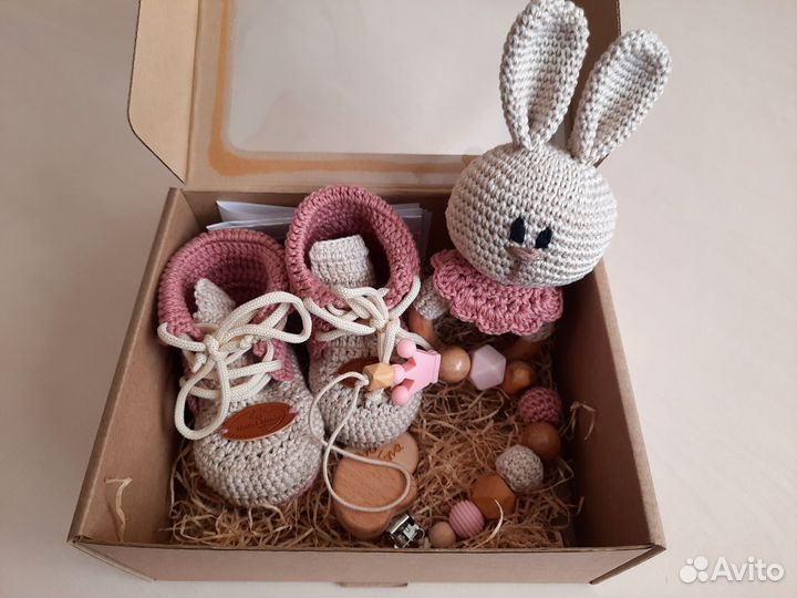 Вязанные игрушки, пинетки, погремушки