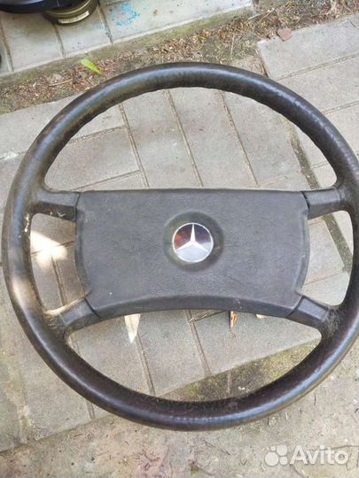 Руль на мерседес 124