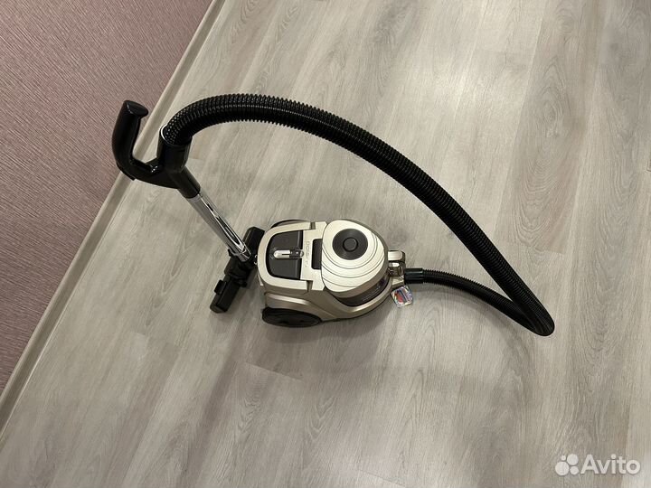 Пылесос polaris PVC 2031 RUS циклонный