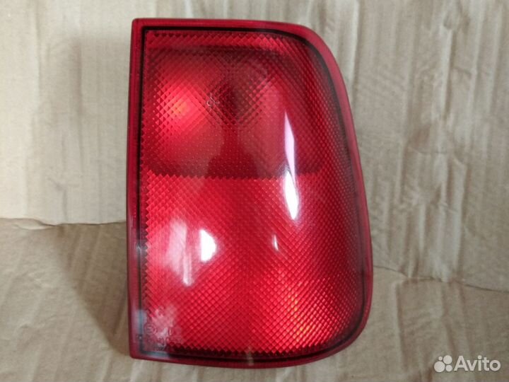 Задний правый фонарь Ниссан Тирано 2