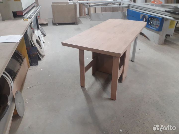 Кухонный стол