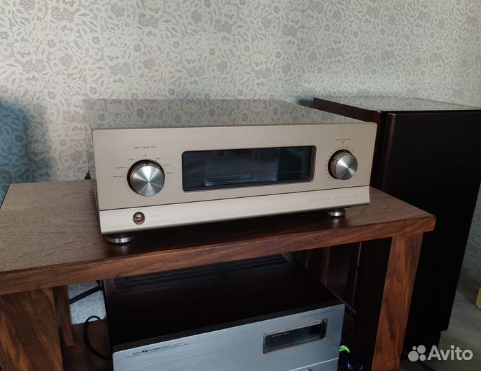 Предусилитель Luxman C-7