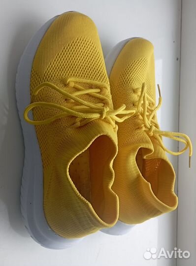 Кроссовки жёлтые