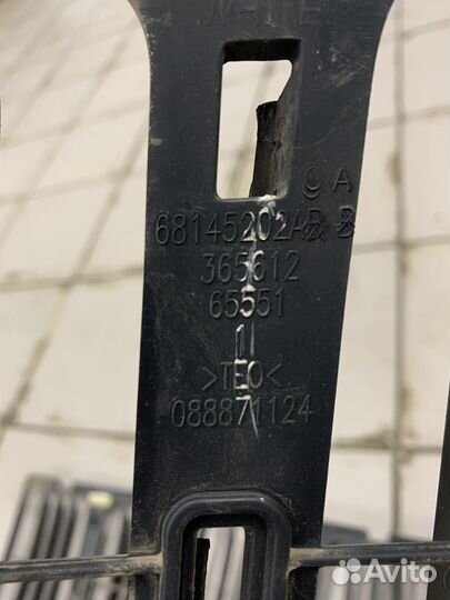 Решетки радиатора Jeep Grand Cheerokee WK2