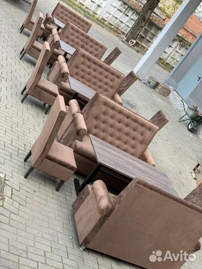 Кресла и диваны в кафе, паб, ресторан, отель