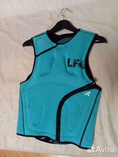 Жилет для кайтбординга