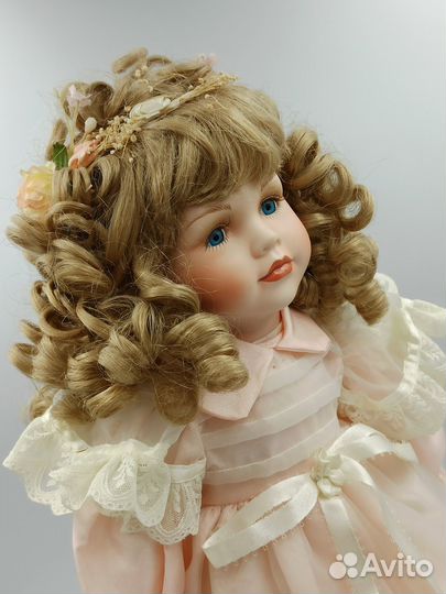 Кукла фарфоровая коллекционная
