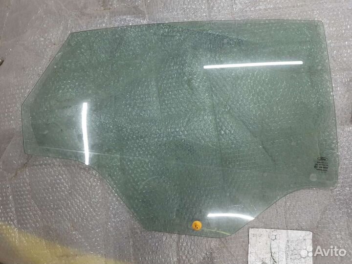 Стекло задней правой двери Форд fiesta 2016