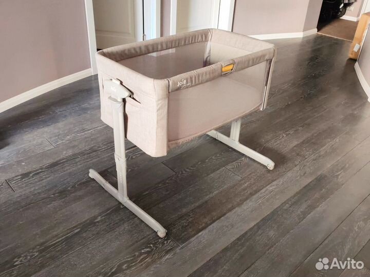 Детская кроватка с маятником Joie roomie glide