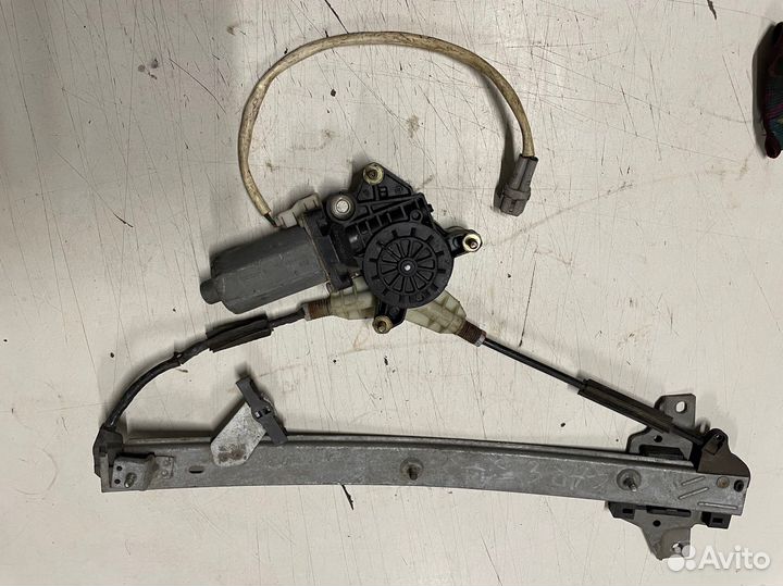 Стеклоподъемник задний правый Toyota Carina E