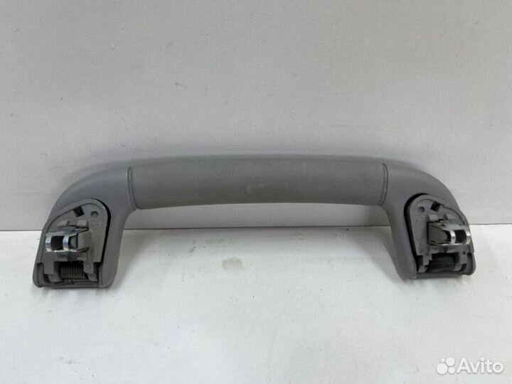 Ручка внутренняя потолочная передняя Toyota Camry