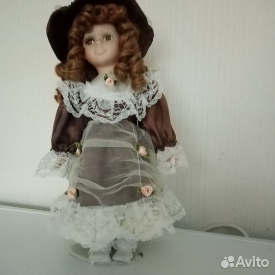 Фарфоровая куколка