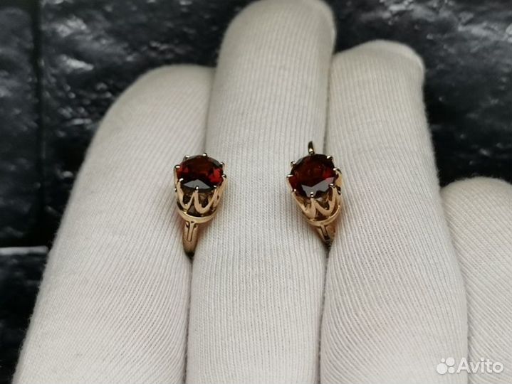 Золотые серьги 583 пробы, массой 3.38 грамма