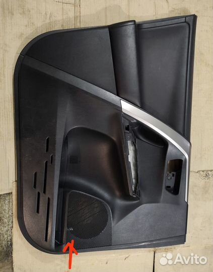 Обшивка двери передняя левая Toyota Rav4 40