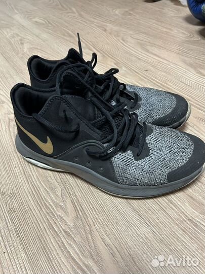 Nike Air Versitile III