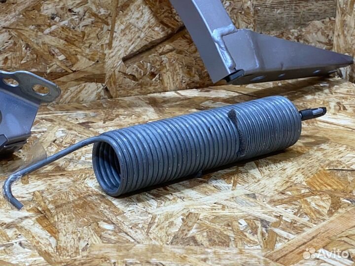 Петля крышки багажника правая Audi A4 B9 2016