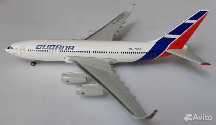 Модель самолета ил-96-300 Cubana CU-T1251 1:500