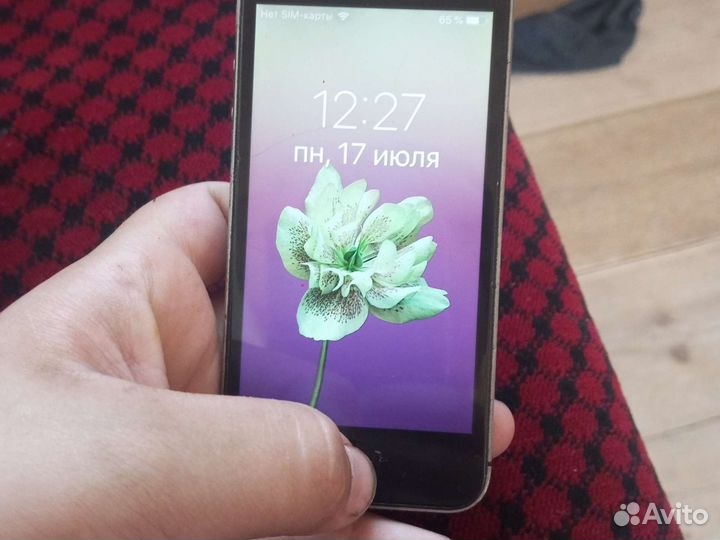 Телефон iPhone 5se