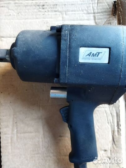 Гайковерт пневматический ударный