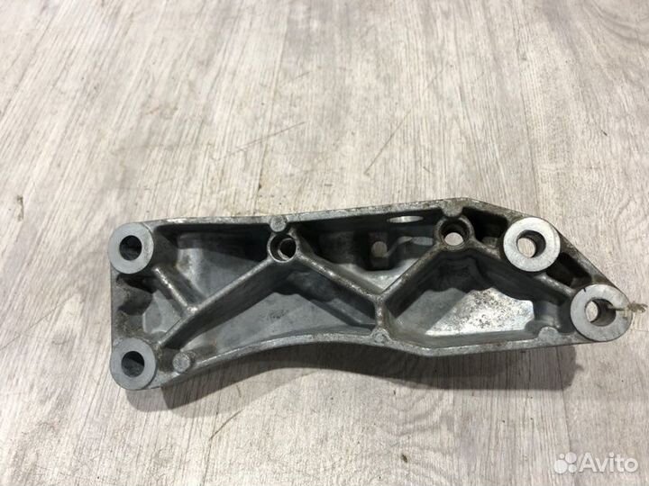 Кронштейн кпп Skoda Octavia A7 CWV 2019