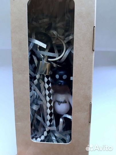 Брелок для ключей новый в подарочной упаковке