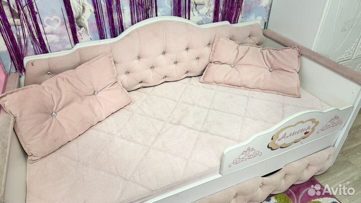 Кровать для девочки розовая