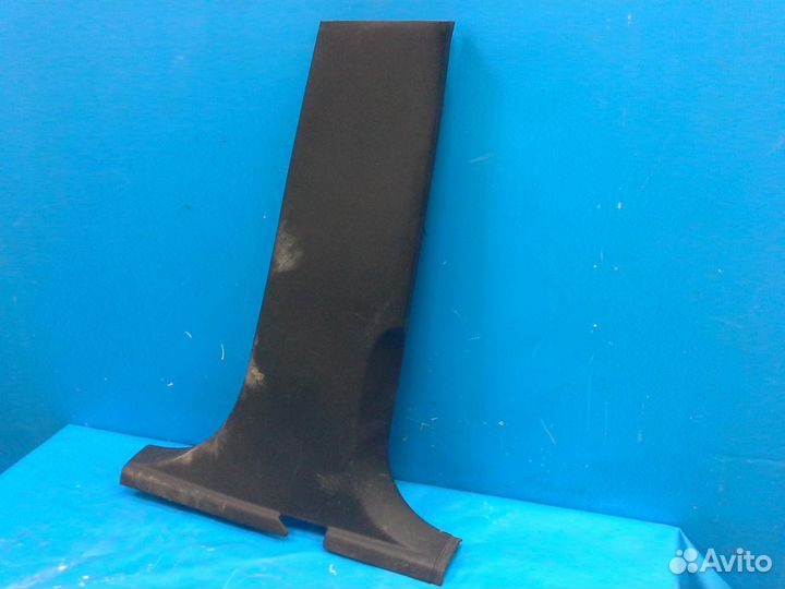 Обшивка средней стойки правая Skoda Octavia (A5 1Z