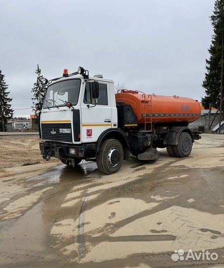 Требуется водитель на поливомоечную машину