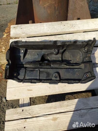 Крышка двигателя Мерседес Вито