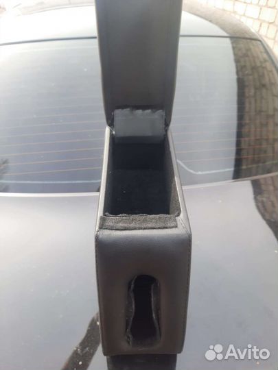 Подлокотник