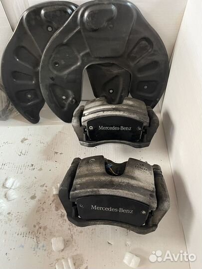 Суппорта тормозные передние на Mercedes G350