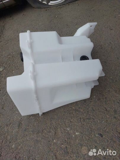 Бачок омывателя передний Nissan Tiida C11