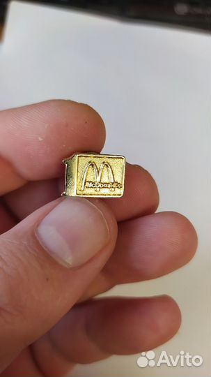 Значок Макдональдс за 1 год работы