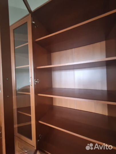 Книжный шкаф