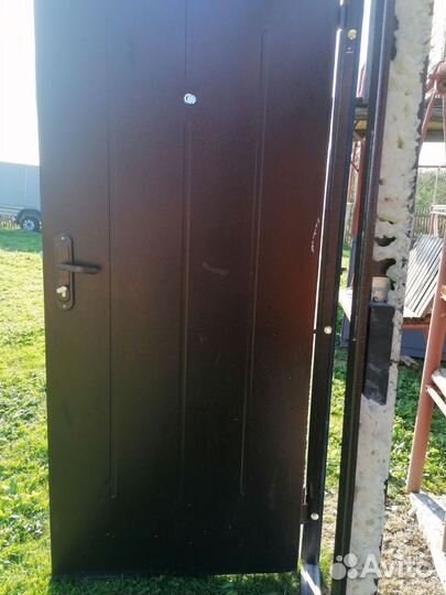 Дверь входная металлическая от застройщика