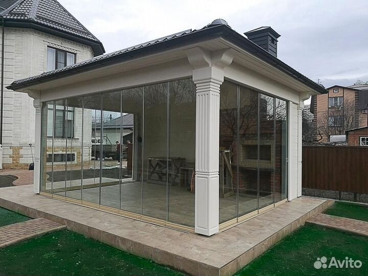 Безрамное остекление беседки