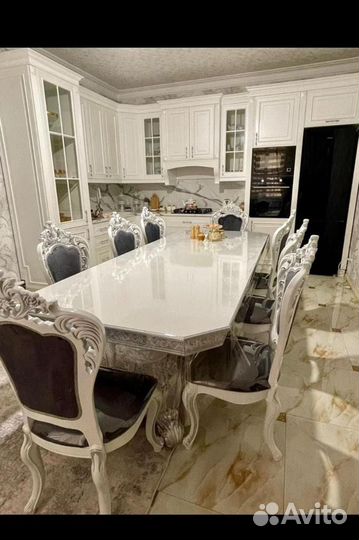 Стол и стулья