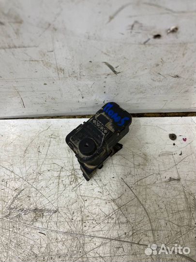 Активатор лючка бака Volkswagen Polo 5 Седан