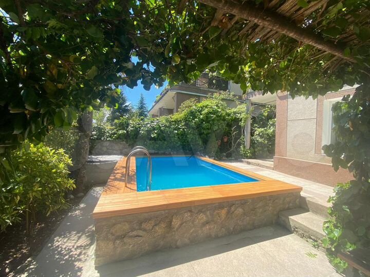 Дом 220 м² на участке 12 сот.