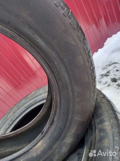 Kumho Cargomate 854 235/60 R17