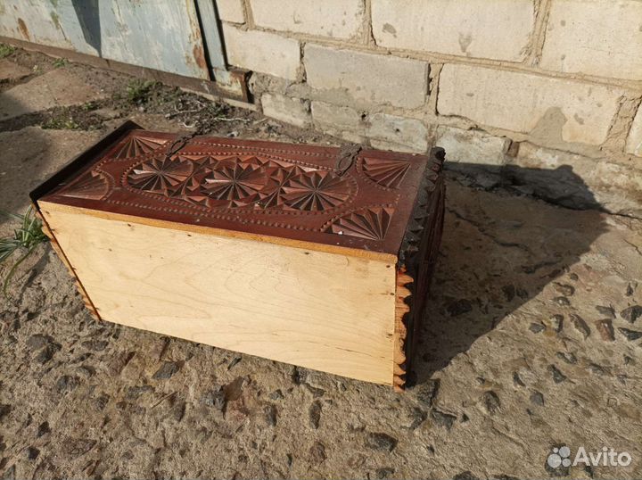 Хлебница резная