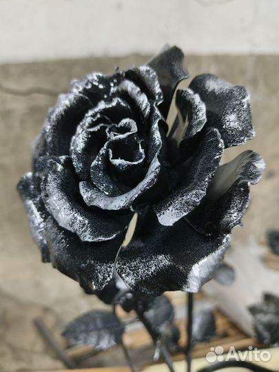 Роза кованая из металла