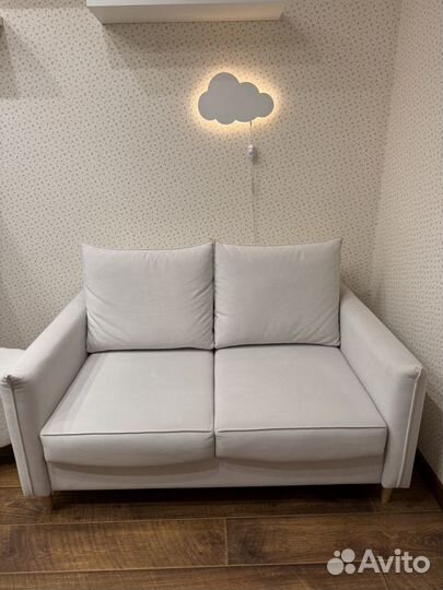 Диван раздвижной в состоянии нового
