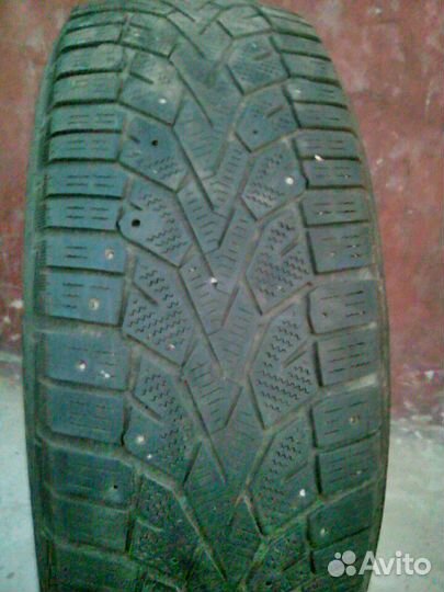 Gislaved Nord Frost 5 215/65 R16